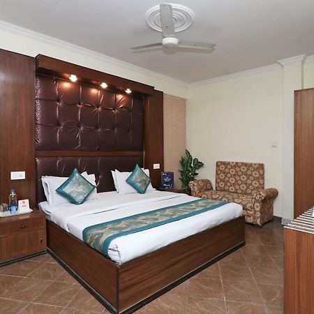 Oyo 1822 Hotel Ambassador Dehradun Esterno foto