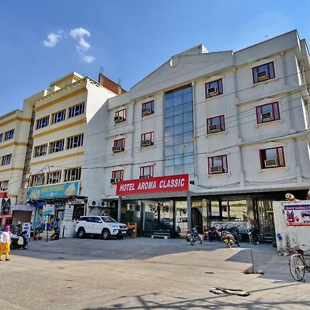 Oyo 1822 Hotel Ambassador Dehradun Esterno foto