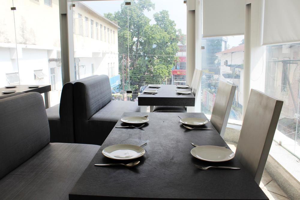 Oyo 1822 Hotel Ambassador Dehradun Esterno foto