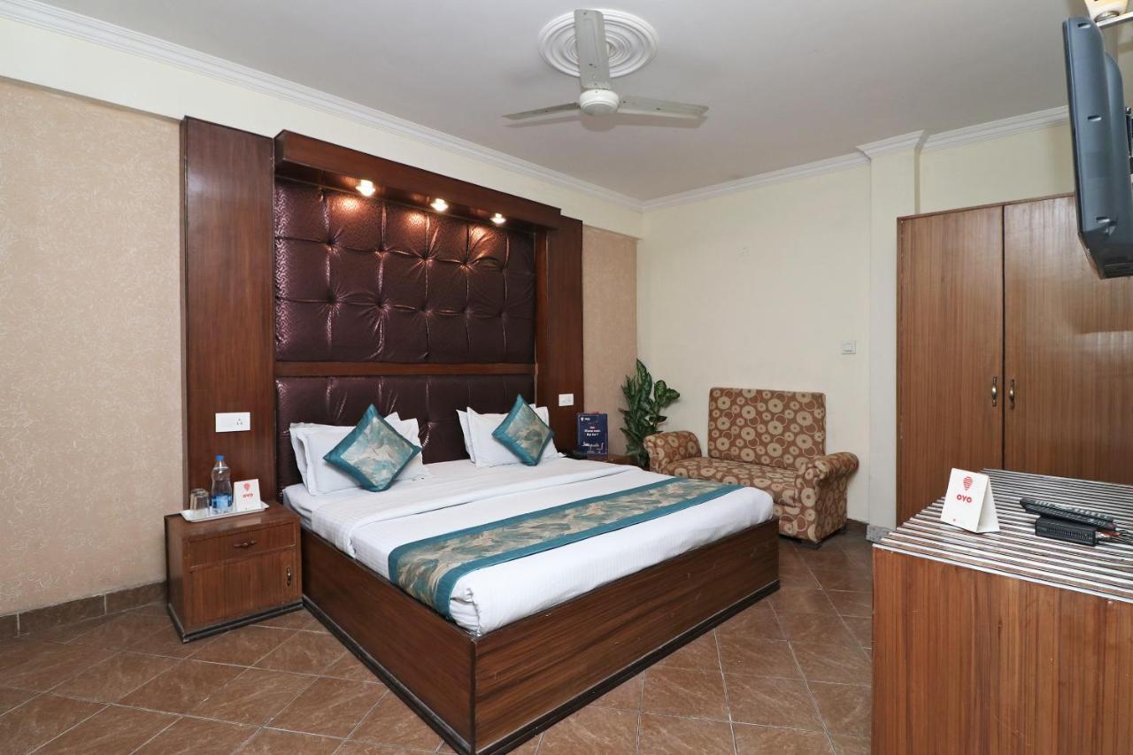 Oyo 1822 Hotel Ambassador Dehradun Esterno foto