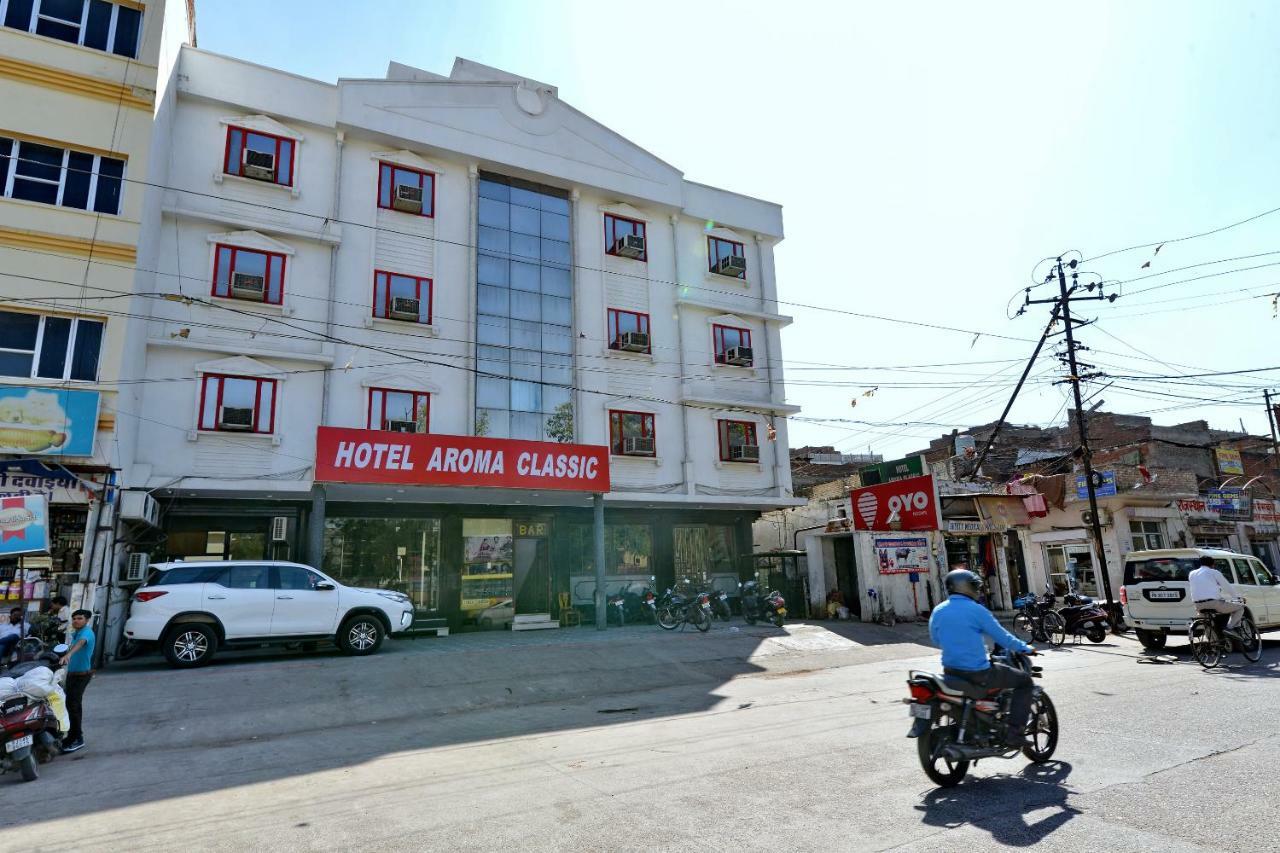 Oyo 1822 Hotel Ambassador Dehradun Esterno foto